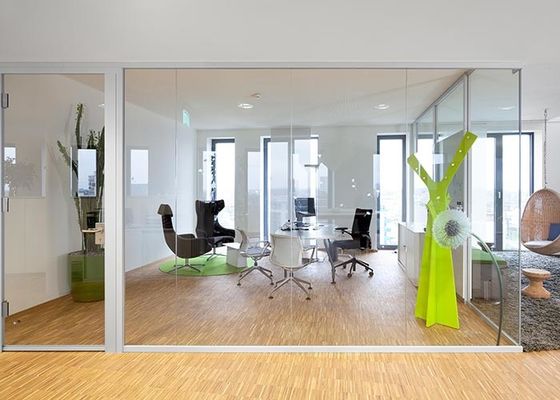 Single Frameless Glass Partition Wall 12mm Tempered Glass Wall Divider Profile