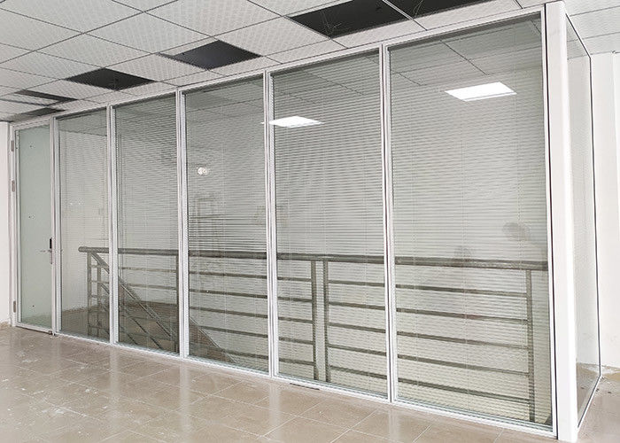 Labeling Package Glass Partition Wall Privacy Room With Blinds Customized Size Tempered Glass